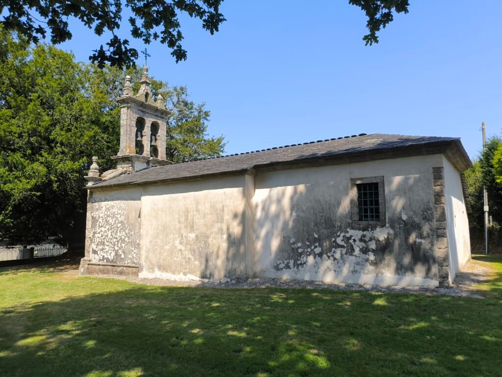 Iglesia de Viladonelle, templo rural gallego en el tramo alto de la ruta